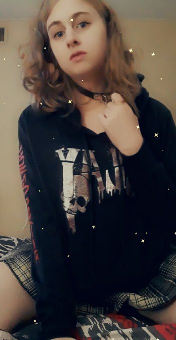 Who wants to choke me? https://t.co/hGENrNQ4R6