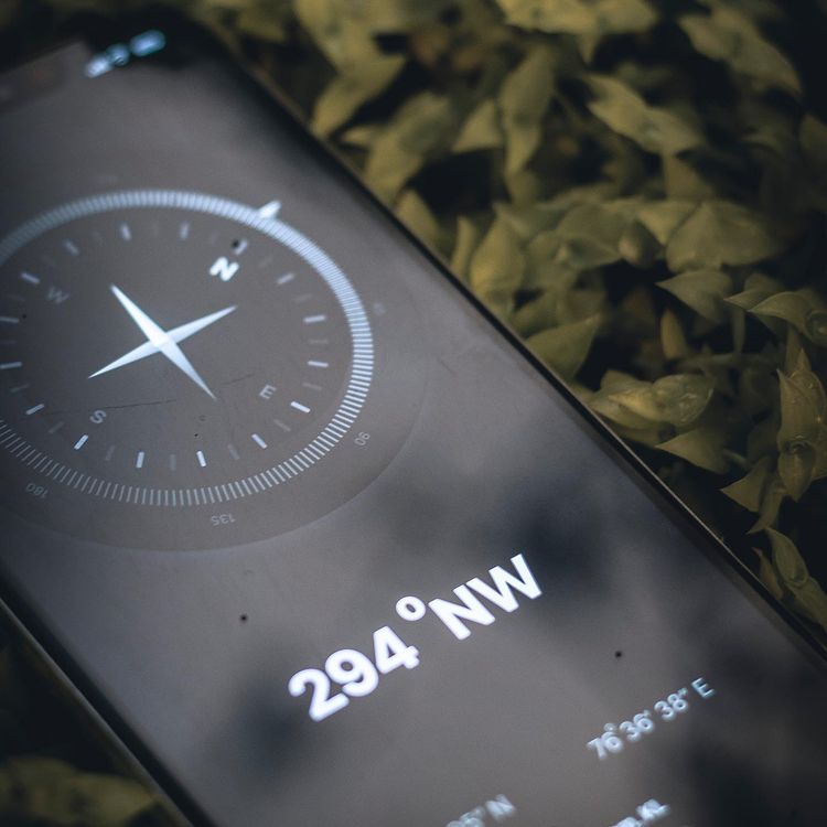 sketch's tweet photo. For those days you're not sure which direction to go 😉  Here's a really cool neumorphic compass by @Roshan047 🧭 #MadeWithSketch https://t.co/MLonA34HCA