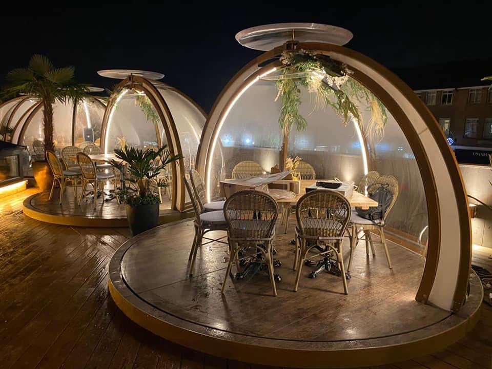 DHBlive's tweet photo. @CoppaClub Cobham igloos are now open!😍It’s been a ride getting here, but some amazing people worked on the beautiful bar &amp; restaurant through lockdown. Our wonderful igloos help the rooftop garden bar work as an all year round event venue. Well done all involved! https://t.co/nQHwXRFsy9