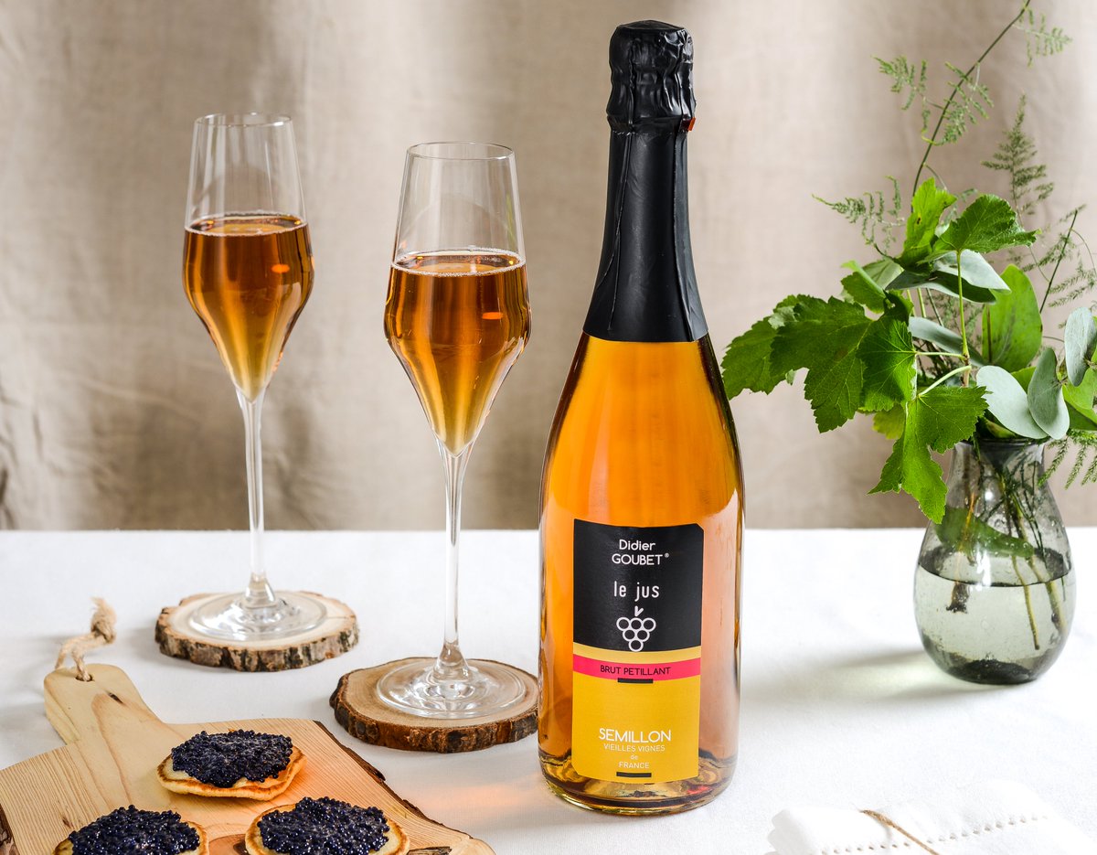 The countdown has started! 🥳Even when you don’t drink alcohol, celebrate the festive season in style with our selection of 100% organic Grape Juices from Didier Goubet, coming from Bordeaux 😍 They are a great and elegant alternative to wine and Champagne! 🥂
