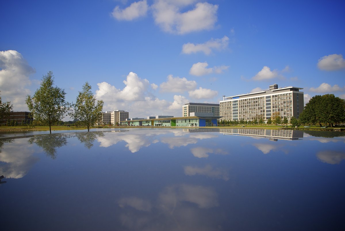 Brainport_ehv's tweet photo. Brainport Eindhoven is koploper in Europa op techgebied! Eindhoven staat nog altijd op nummer 1 met het aantal octrooien. Wereldwijd staat Eindhoven 15de.

Lees meer op https://t.co/iHP9I95KHi.

#innovatie #octrooien #Brainport https://t.co/rSZRU8pjTy