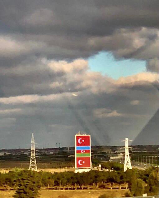 Təbrik edirəm! Ulu Tanrı daim ölkələrimizi və xalqlarımızı qorusun!