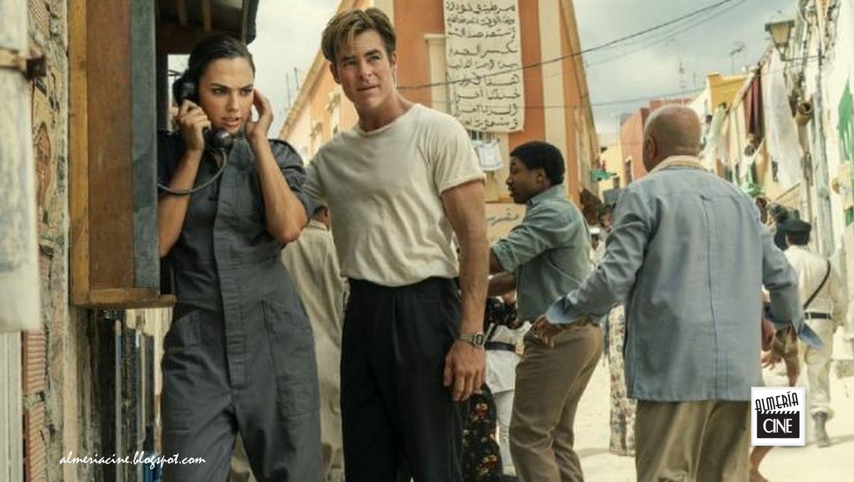 Mientras se acerca el estreno, aparece una nueva imagen 🤩 de #WW84  <a href="/WonderWomanEsp/">Wonder Woman 1984</a> (<a href="/PattyJenks/">Patty Jenkins</a>, 2020) en #Almería, con <a href="/GalGadot/">Gal Gadot</a> y #ChrisPine en la calle Cruces Bajas, muy cerca de la <a href="/Alcazabaalmeria/">CM Alcazaba de Almería</a> 
Buen ojo, <a href="/vmediastudio/">Victor Miralles</a> 🧐 Ya falta menos ⏳