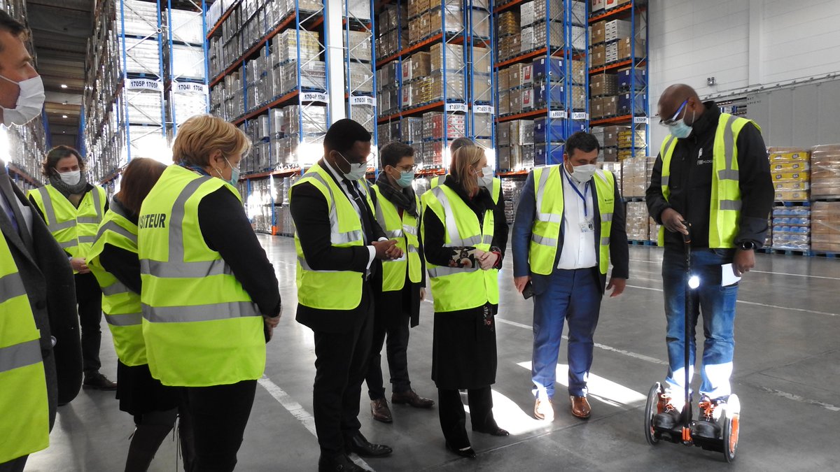 Prefet77's tweet photo. Visite d'@AgnesRunacher sur le site @FMLogistic_FR 📦de Mormant en #SeineEtMarne.
La #logistique est un secteur d’avenir pour l'emploi, la compétitivité et la transition environnementale !
Table ronde Ministre/entreprises dans le cadre de #FranceRelance https://t.co/nufSD0lxMy