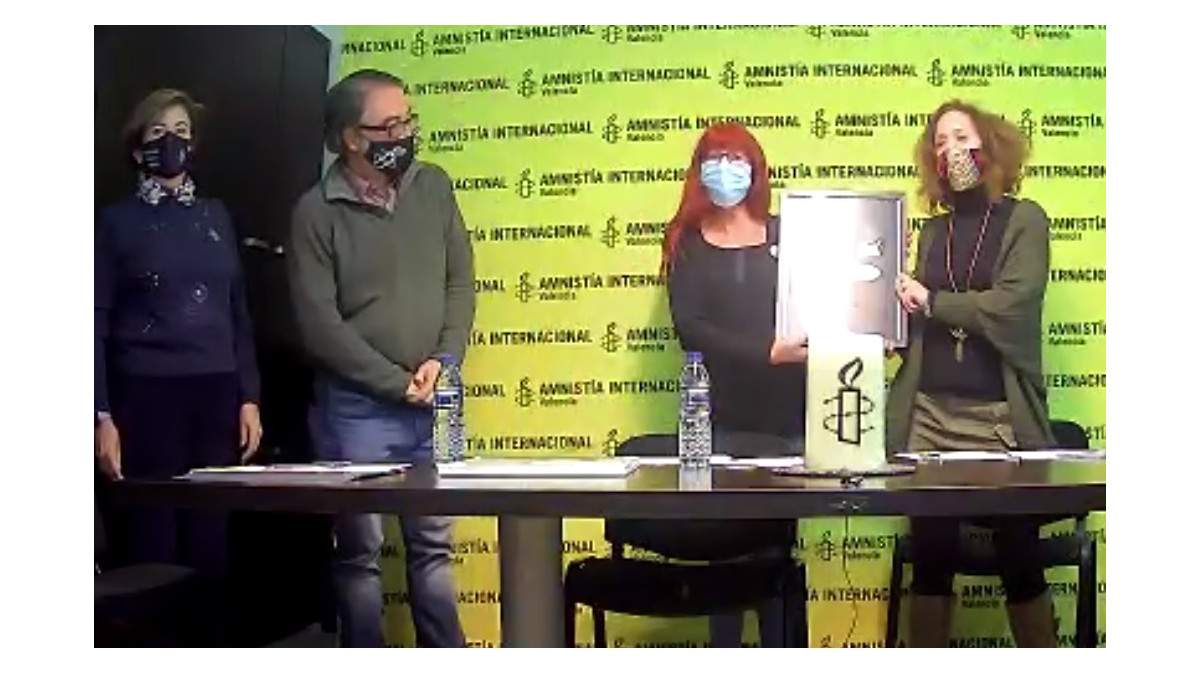 Cuarta Edición del Premio de Amnistía Internacional de los Derechos Humanos 2020
al Centre de dia Acollida de Iniciatives Solidaries.
Entrega del premio de la obra de Lina Vila.
<a href="/amnistiaespana/">Amnistía Internacional España</a> 
#DerechosHumanos