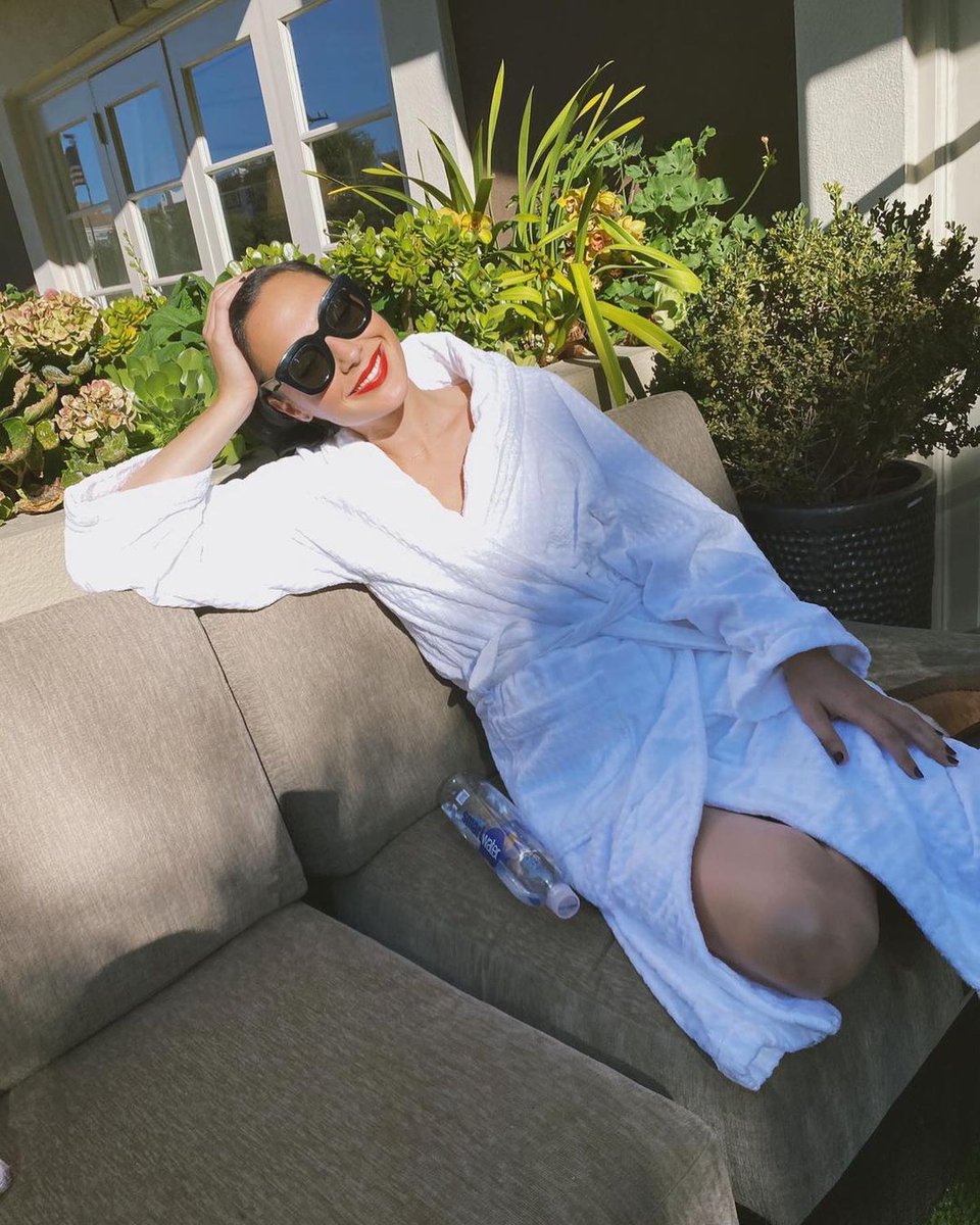 infogalgadot's tweet photo. Mais linda que a lua ✨ https://t.co/Ss2Q2lDhqZ