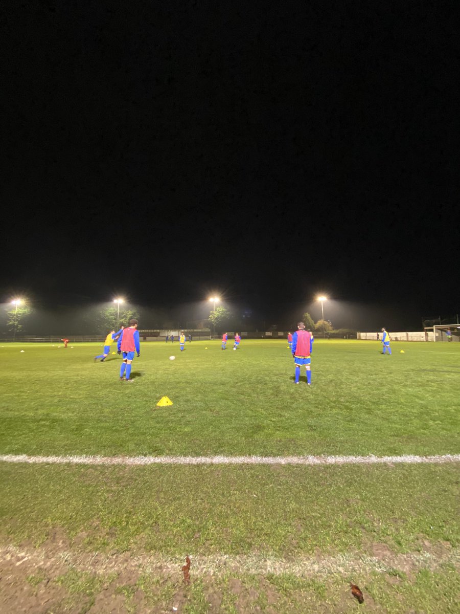 BTFCElite's tweet photo. Warm up underway
Vs @FHFCU18
#beaconsfield #flackwell #u18s https://t.co/Gl0tqFR6Af