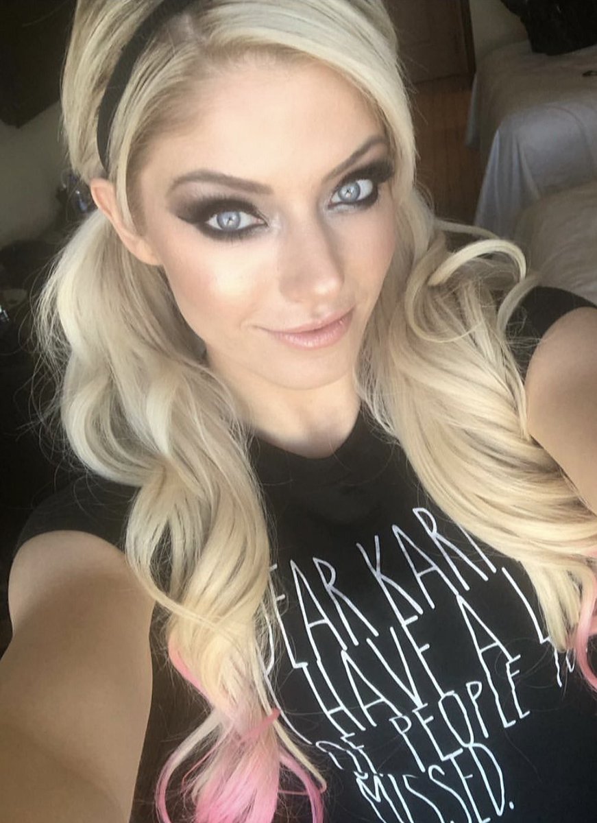 How cute is Alexa Bliss 🖤
A) 10
B) 10
C) 10
D) All of the above

#LittleMissBliss #LetHerIn