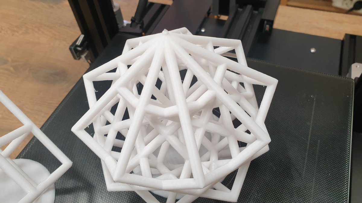 TheMaker3DP's tweet photo. Ender 3 v2 con barrel bimetal @SliceEngineer y boquilas de @3dGyroid , la mejora es notable https://t.co/SiAfJAm8QF
