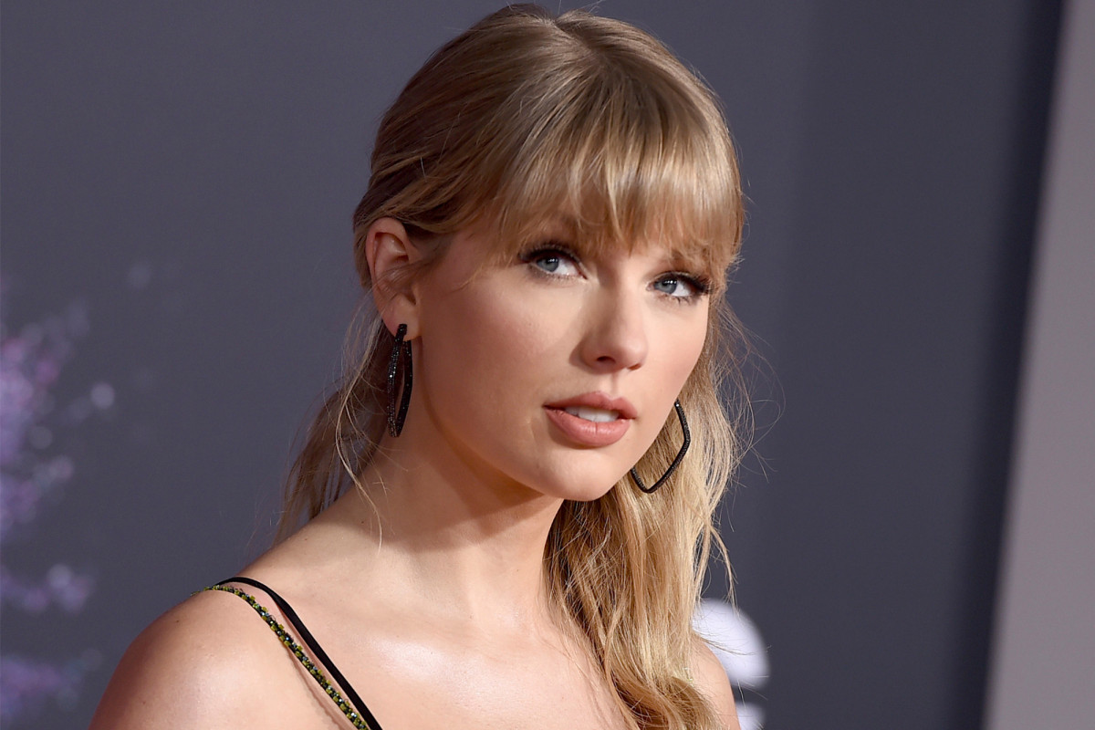 Fans are convinced Taylor Swift got married after seeing this picture