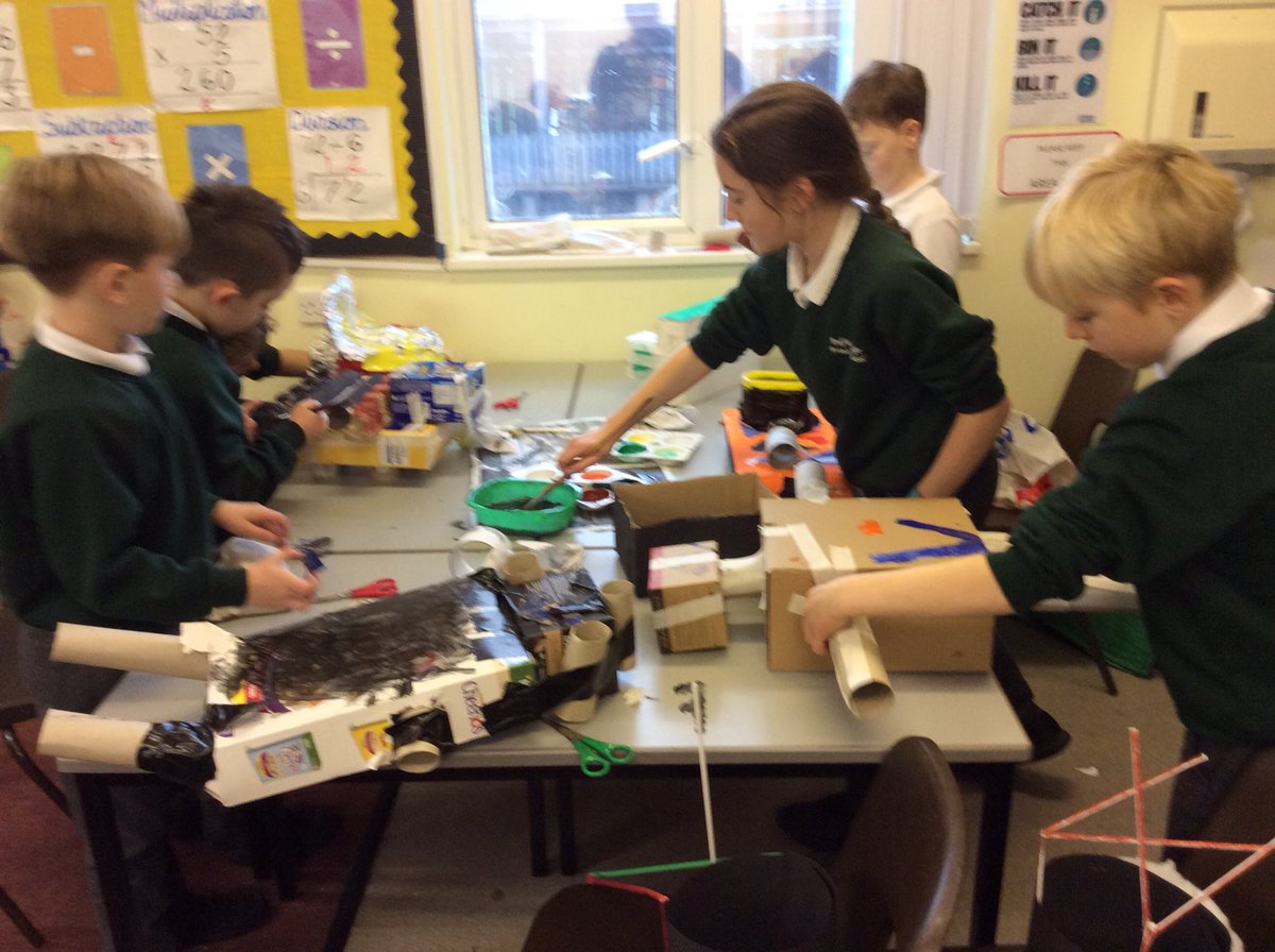 BeechClass_RE's tweet image. Finally, we put the finishing touches to our robots! 🤖