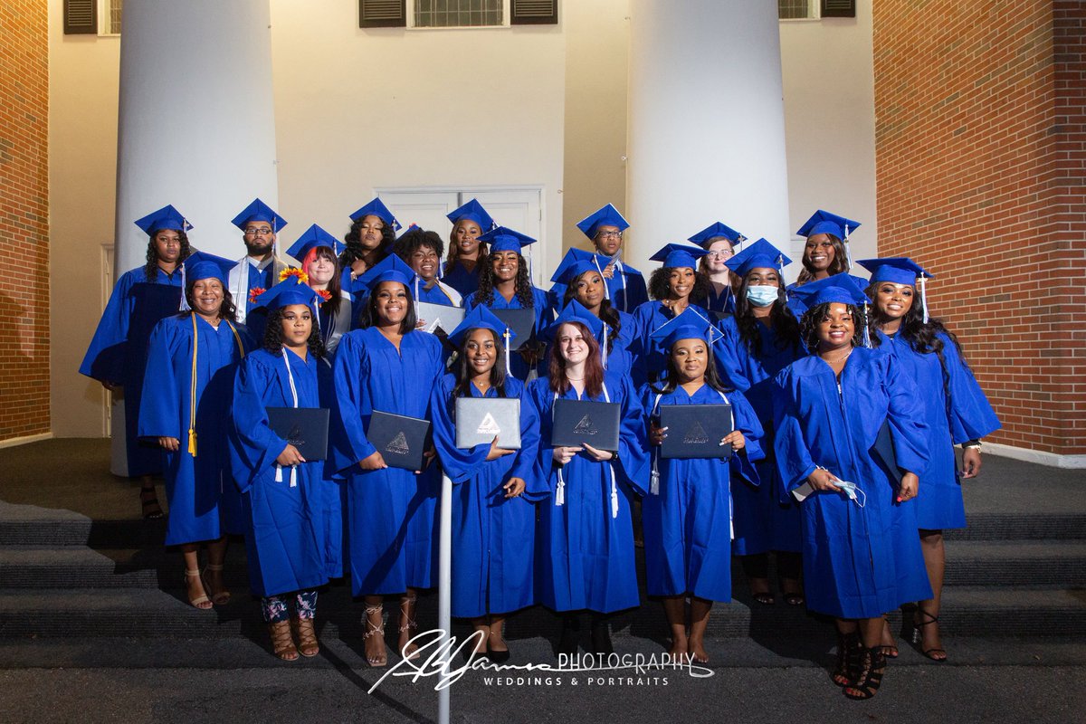 takeebia's tweet photo. It’s only the beginning TinyB💜
       SAY DEGREEE📸😁😁 https://t.co/zHRFMHBOpv