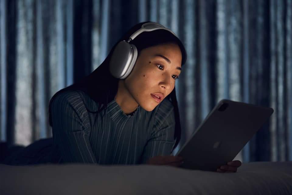 Technitious1's tweet photo. Apple AirPods Max launched. https://t.co/d5DOSAmwCc