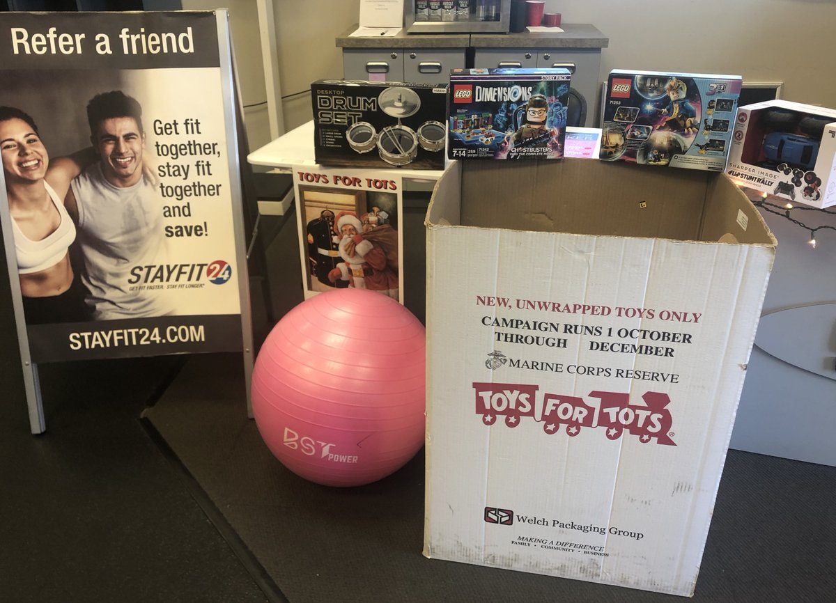 sf09221's tweet photo. Stay Fit 24 Official Drop Off for Owensboro Toys For Tots. The deadline for donating a toy to an unfortunate child is Dec 17th.  Stop in today and feel good for 2 reasons:  making a local child's dream come true and getting your workout in too :) See you at the gym! https://t.co/UtOIA3M1VZ