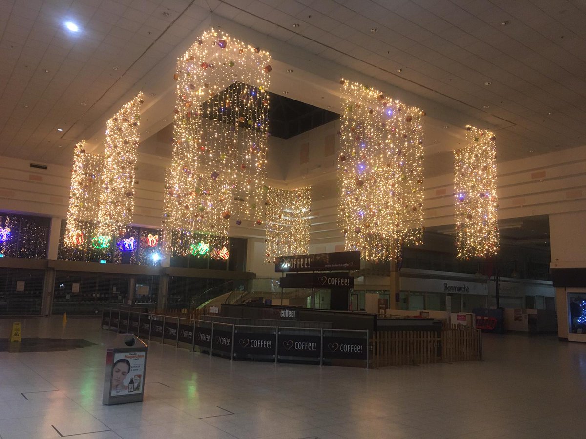 SignsRW's tweet image. Working in @StretfordMall this evening to supply and fit signage for Eboni's Hair &amp;amp; Beauty. Best of luck for the future! 🌟🌟

#signage #signs #newpremises #commercialsignage #stretford