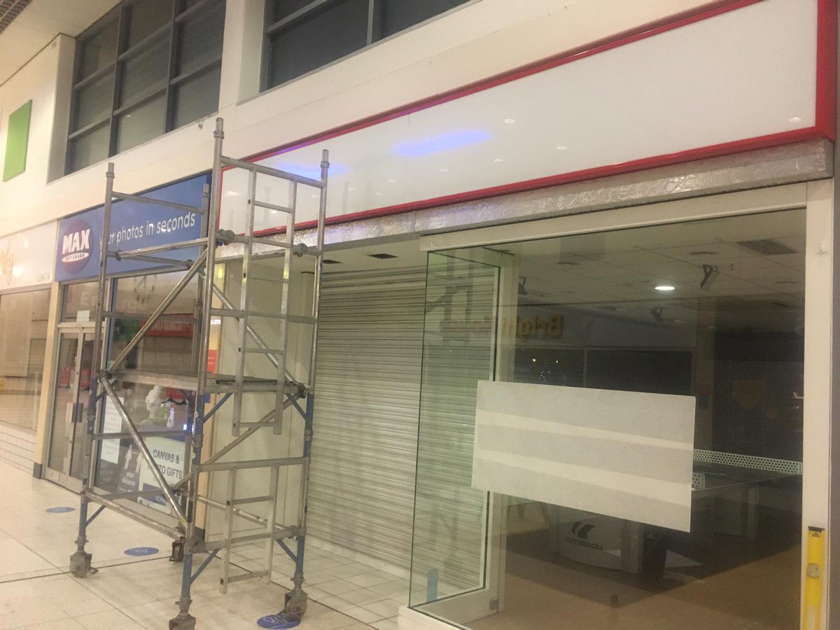 SignsRW's tweet image. Working in @StretfordMall this evening to supply and fit signage for Eboni's Hair &amp;amp; Beauty. Best of luck for the future! 🌟🌟

#signage #signs #newpremises #commercialsignage #stretford