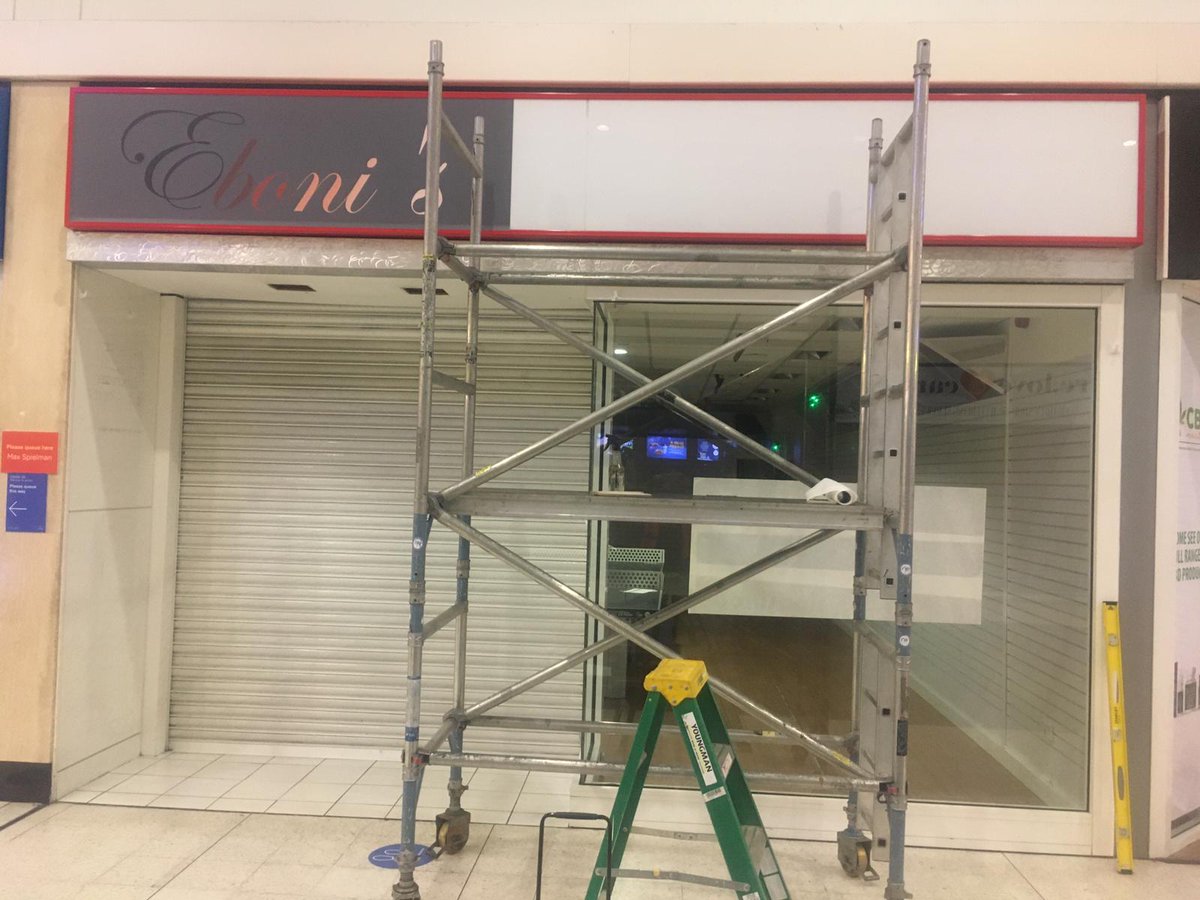 SignsRW's tweet image. Working in @StretfordMall this evening to supply and fit signage for Eboni's Hair &amp;amp; Beauty. Best of luck for the future! 🌟🌟

#signage #signs #newpremises #commercialsignage #stretford