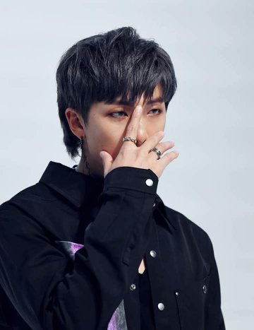 KatiaArmy17's tweet photo. RM 🥺💜✌️ https://t.co/yAzihAcOPS