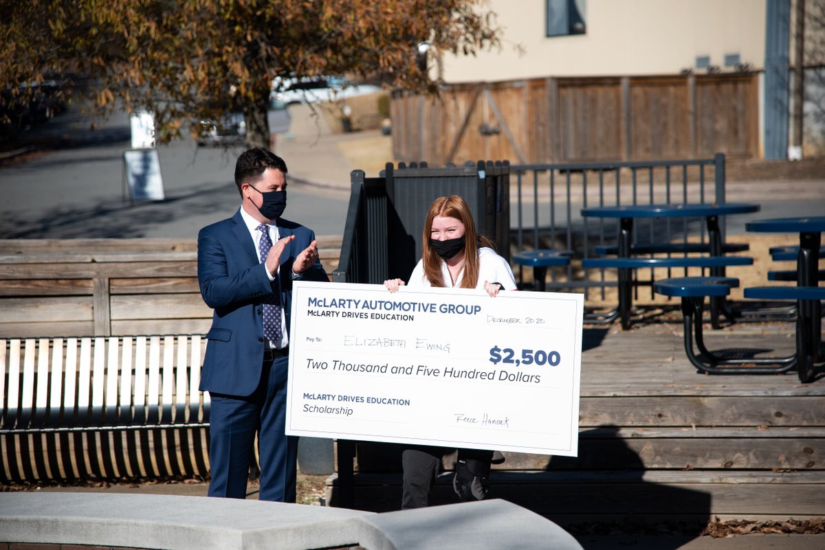 pulaskiacademy's tweet image. Congratulations to #PAGrade12 student, Elizabeth Ewing, for receiving the McLarty Drives Education Scholarship! Elizabeth is active in #PAYearbook and has a passion for environmental science. @KATVNews will feature her story on Dec. 28! So #PAProud! 🎓✅