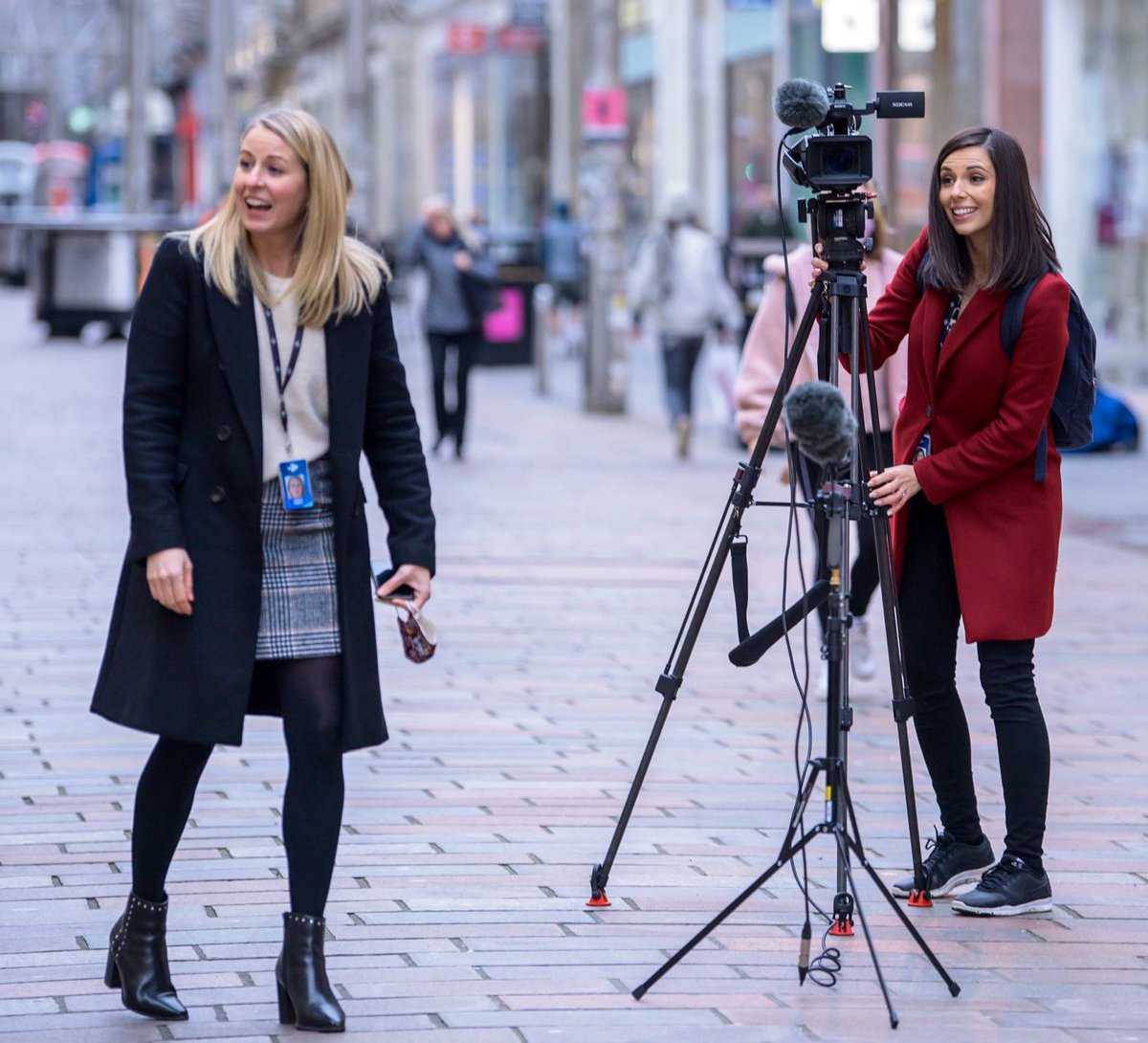 LouiseScottITV's tweet photo. PLEASE TALK TO US!! 😁

The faces of two journalists desperately trying to encourage people to speak to us 😂

Thanks @wats67 for capturing! 📸 https://t.co/BiDpQE286x