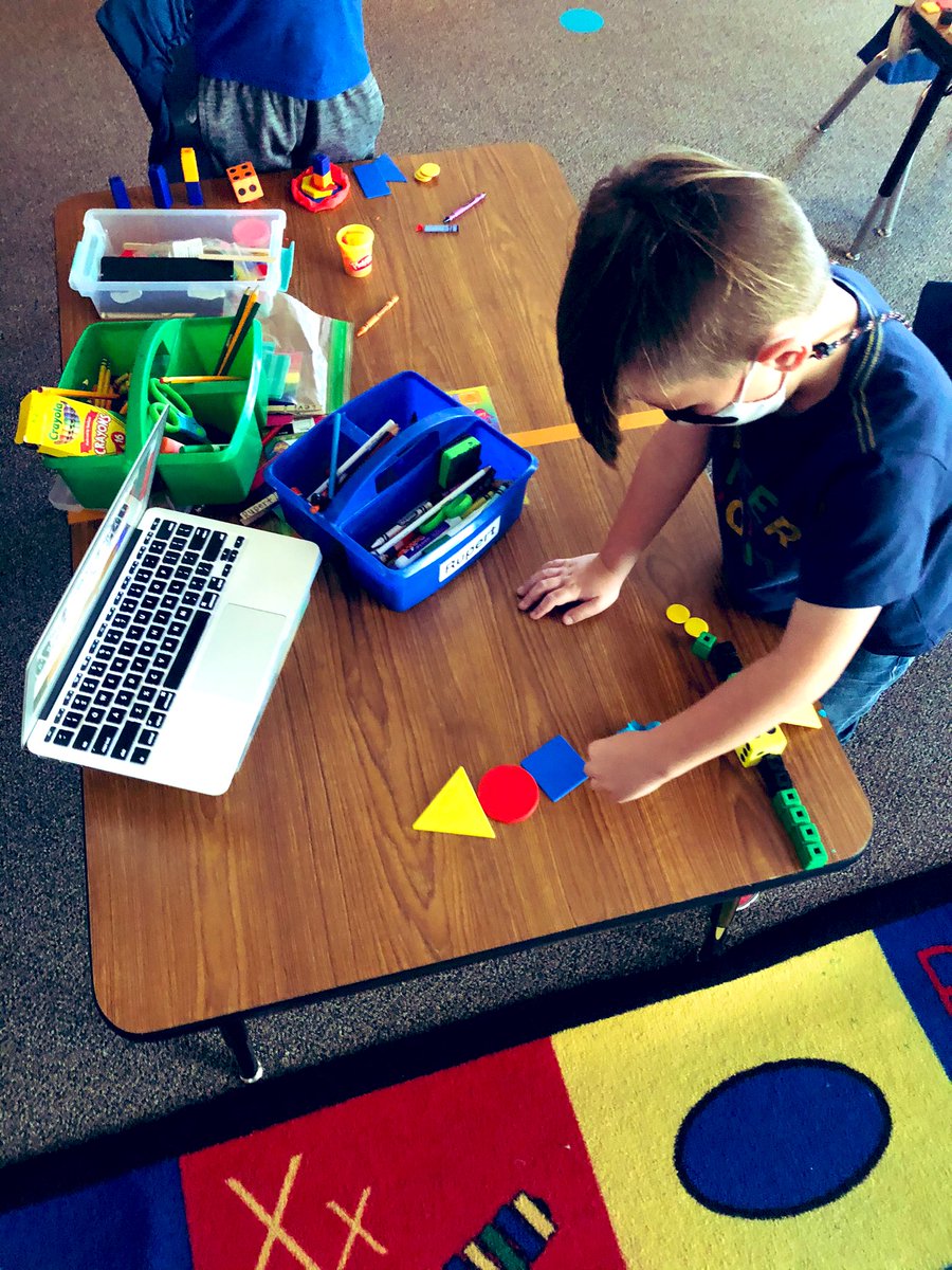 Today in our afternoon math time we built a trap to catch the gingerbread man. The jellies shared their ideas on zoom and got to see each others designs around the classroom 🎄🎅<a href="/RiverRidgeElem/">River Ridge Elem</a>