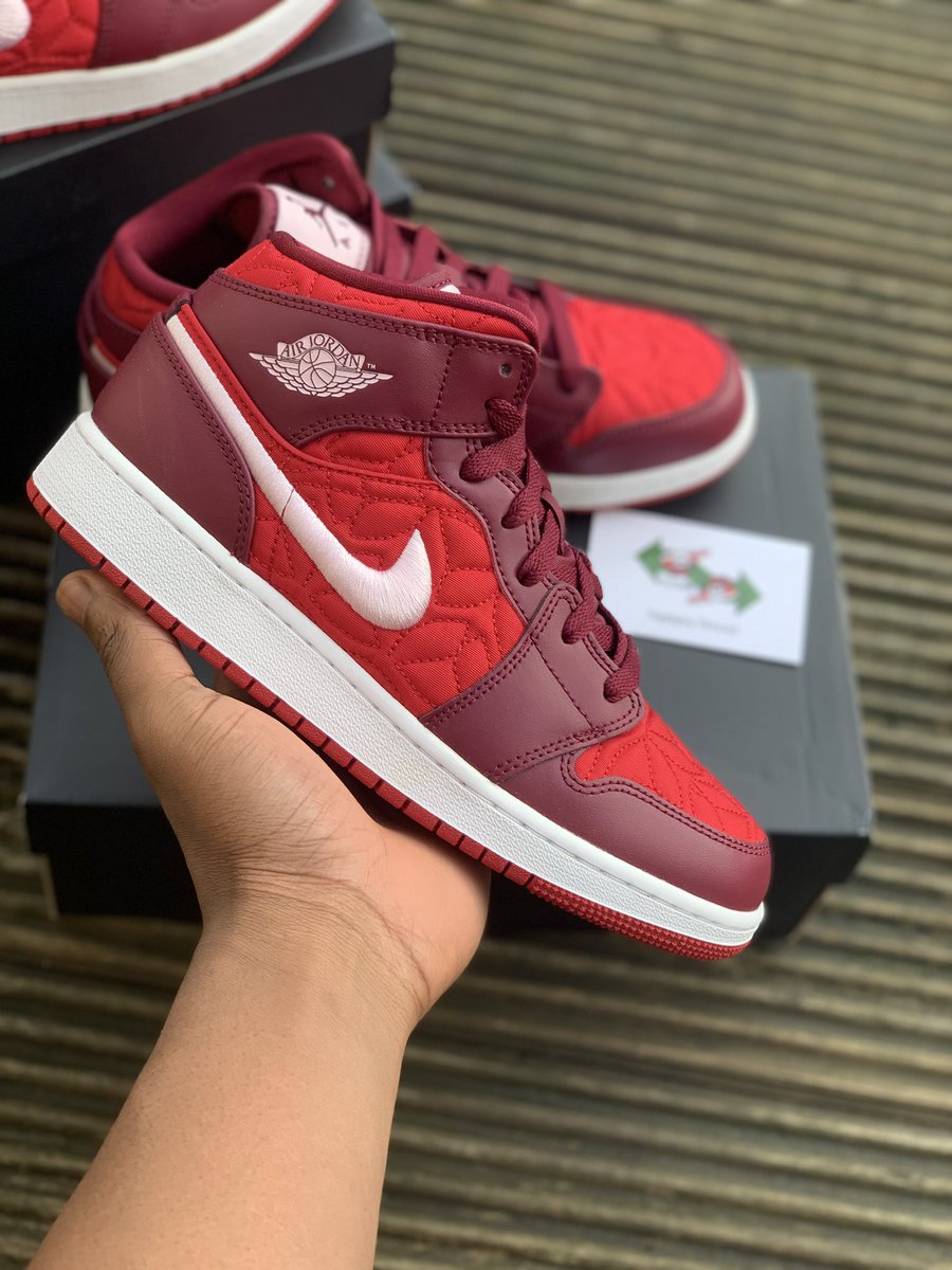SourcedEire's tweet photo. Jordan 1 Mid Quilt is now available 🥀

Size: UK5, UK6 📏

All sizes are available for sourcing

DM to purchase 📨

Make sure to follow us on Instagram for more stock updates, link in bio !! https://t.co/JPxTVk6iD4