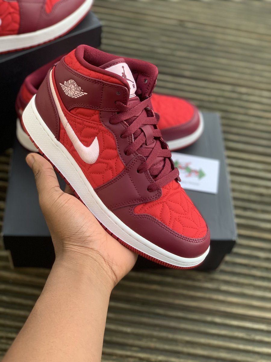 SourcedEire's tweet photo. Jordan 1 Mid Quilt is now available 🥀

Size: UK5, UK6 📏

All sizes are available for sourcing

DM to purchase 📨

Make sure to follow us on Instagram for more stock updates, link in bio !! https://t.co/JPxTVk6iD4