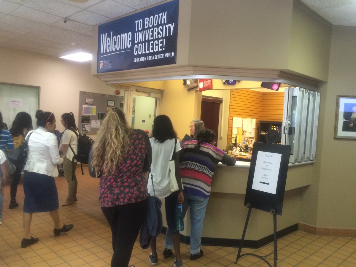 BoothUC's tweet photo. #TBT As the 2020 fall term ends, we're throwing it back to the start of the 2016 fall term. This was orientation day. Were you there? What do you remember? #flashback #fouryearsago #boothuc #memories https://t.co/nEsor4PG6i