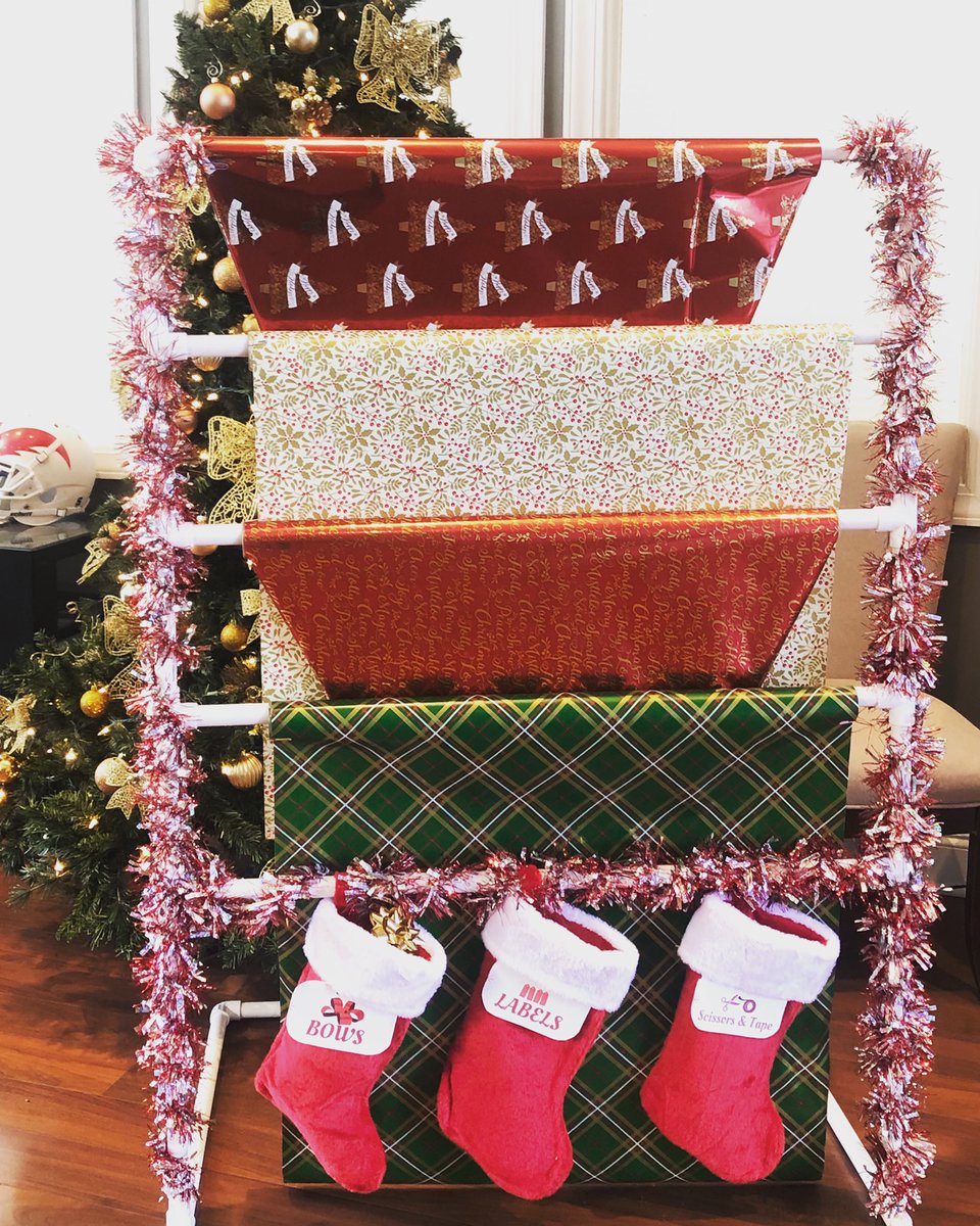 CampusPointeWKU's tweet photo. 🎁Present Wrapping Station🎁
Residents, need to wrap presents? We have everything you need🌟 Make an appointment to use the present wrapping station here at the office!🎄🧡CP Staff https://t.co/jjzceC0HGe