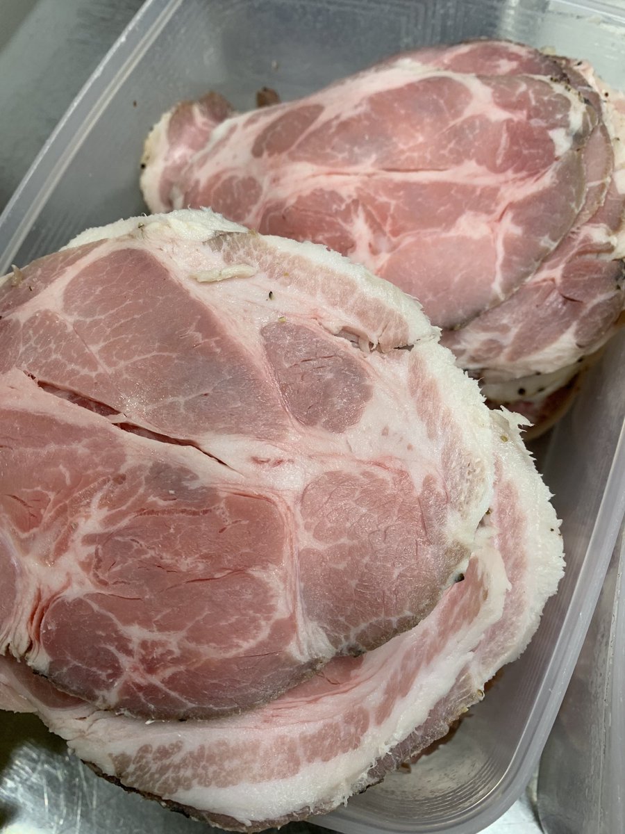 時雨製麺所 おはようございます 本日通常通り営業します 当店のレアチャーシューはスペイン産栗豚肩ロースの低温調理してます ピンク色ですが厚生労働省の基準を満たした加熱を行ってますので 安心して召し上がって下さいm M