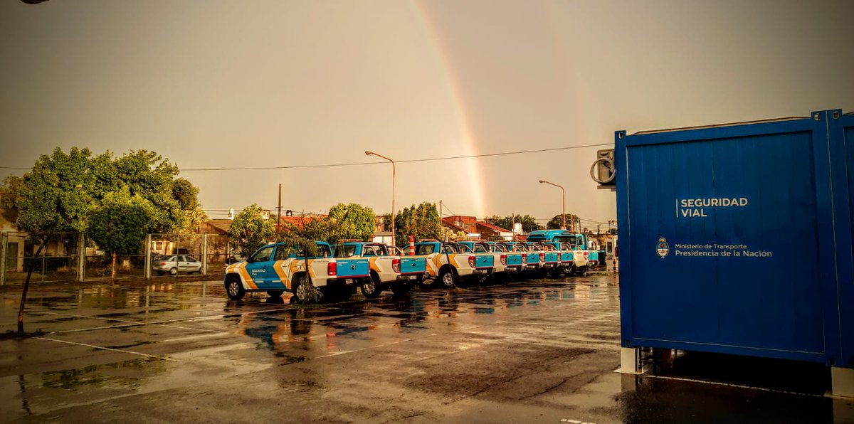 silvinapaularod's tweet photo. Hermoso atardecer con un arcoiris 🌈

#SeguridadVial #ElControlSalvaVidas #ArgentinaUnida #Arcoiris #BahiaBlanca #BaseOperativa https://t.co/B82HIhp2Db
