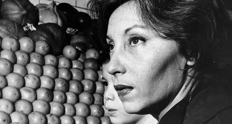 NartunesMundo's tweet photo. No dia 10 de dezembro de 1920, nascia a escritora Clarice Lispector. Ela deixou um grande legado com suas 18 obras lançadas ao longo de sua vida. Até hoje, seus livros e frases são inspiração para muitas pessoas, em especial aos jovens leitores.

#NartunesMundo
#Clarice100anos https://t.co/mHliy6Ppb2