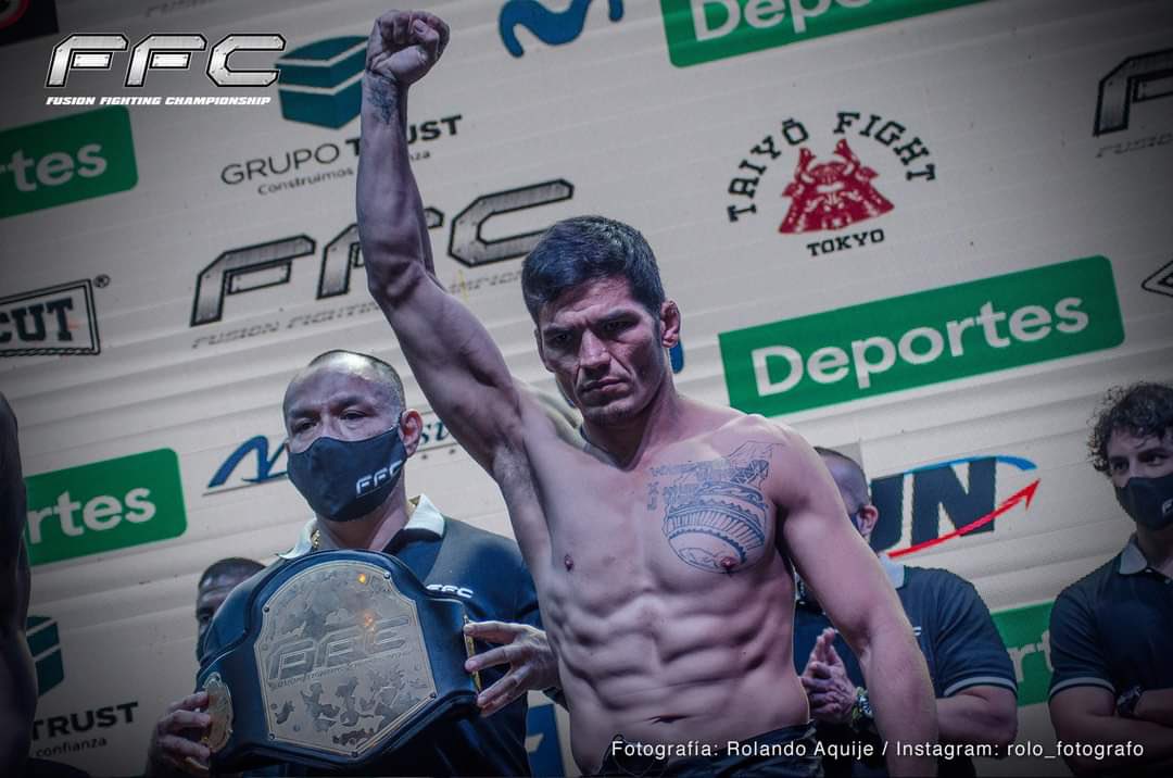 fightersecuador's tweet photo. #ffc44 #peru #ecuador #yousoyfighter #yoestoyconbasurto 🤴🏻💥💥🔥 https://t.co/FGd9i1mfMr