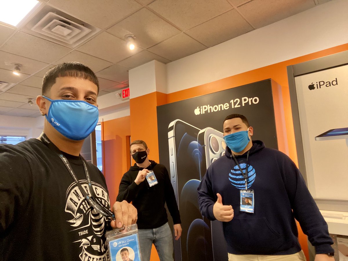 RiveraKelvin1's tweet image. ⁦@RealNickdel⁩ and Team Turnpike rocking the Smile Badges and delighting customers! #AtYourService #PrimeFam ⁦@CarolWalsh01⁩ ⁦@keroninc⁩ ⁦@TheRealOurNE⁩ ⁦@LizFrazee6⁩
