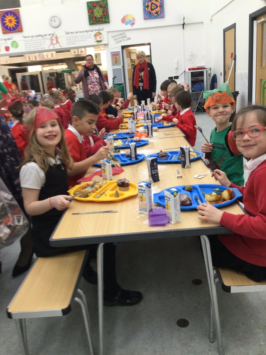 MrsSkingleSPS's tweet photo. @SPSPlymouth @MrsSkingle Christmas dinner was fun and delicious today. Thank you to the catering staff for cooking our dinner. It was so nice to listen to Christmas music and especially having the teachers serving us! https://t.co/7mRZcHayRE