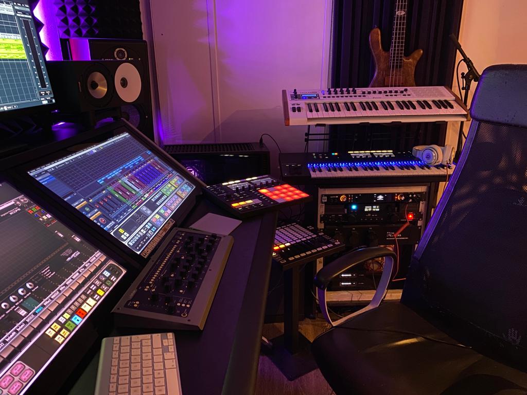 sweet_pro's tweet photo. #SweetStudios
#LaDueñaDelParty
#LaVidaEsUnaSola https://t.co/4bmLXDTCku
