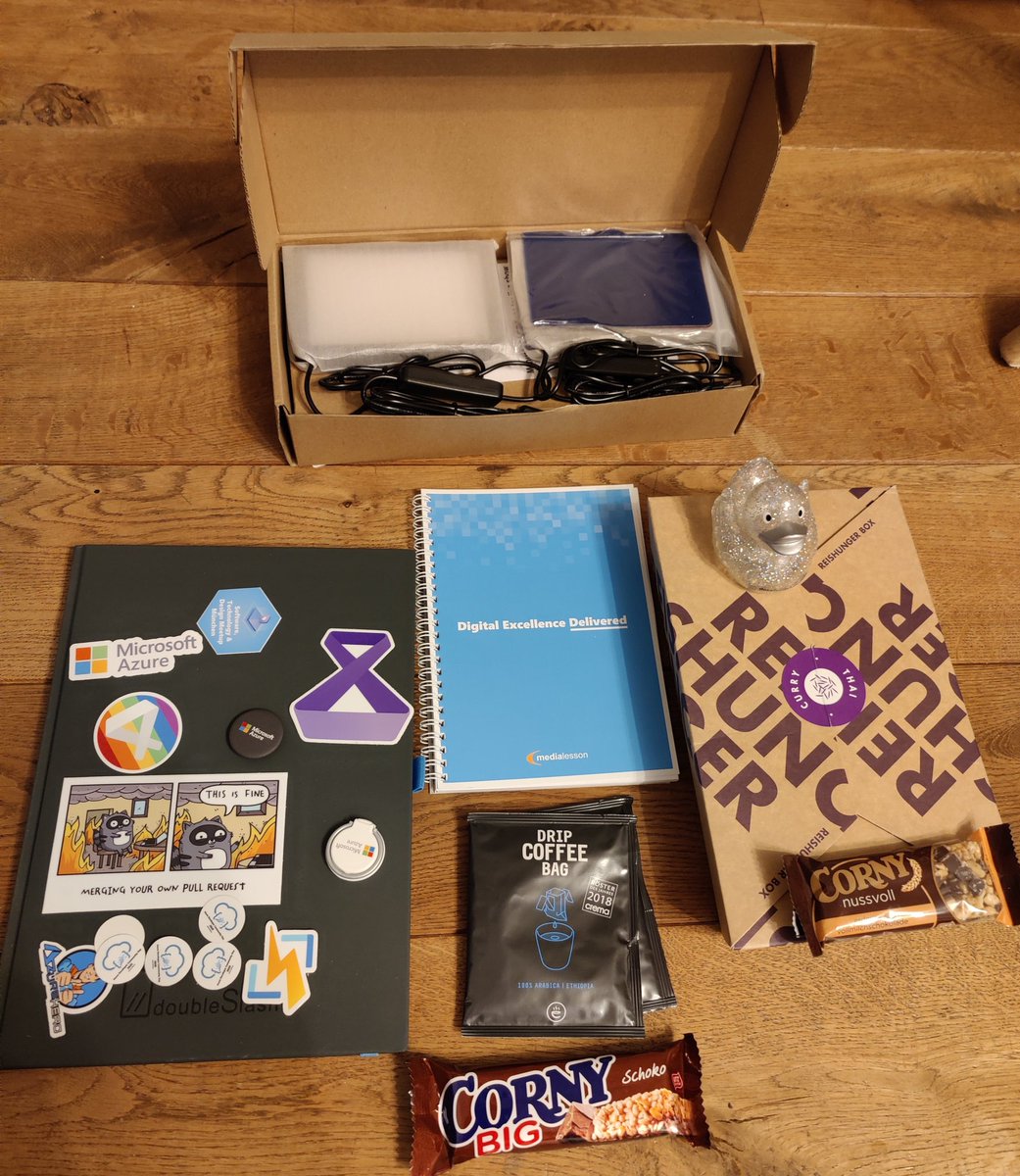 GregorReimling's tweet image. Today I got the great #swagbox from  #AzDevCom Team. Thanks for the great surprise 😀