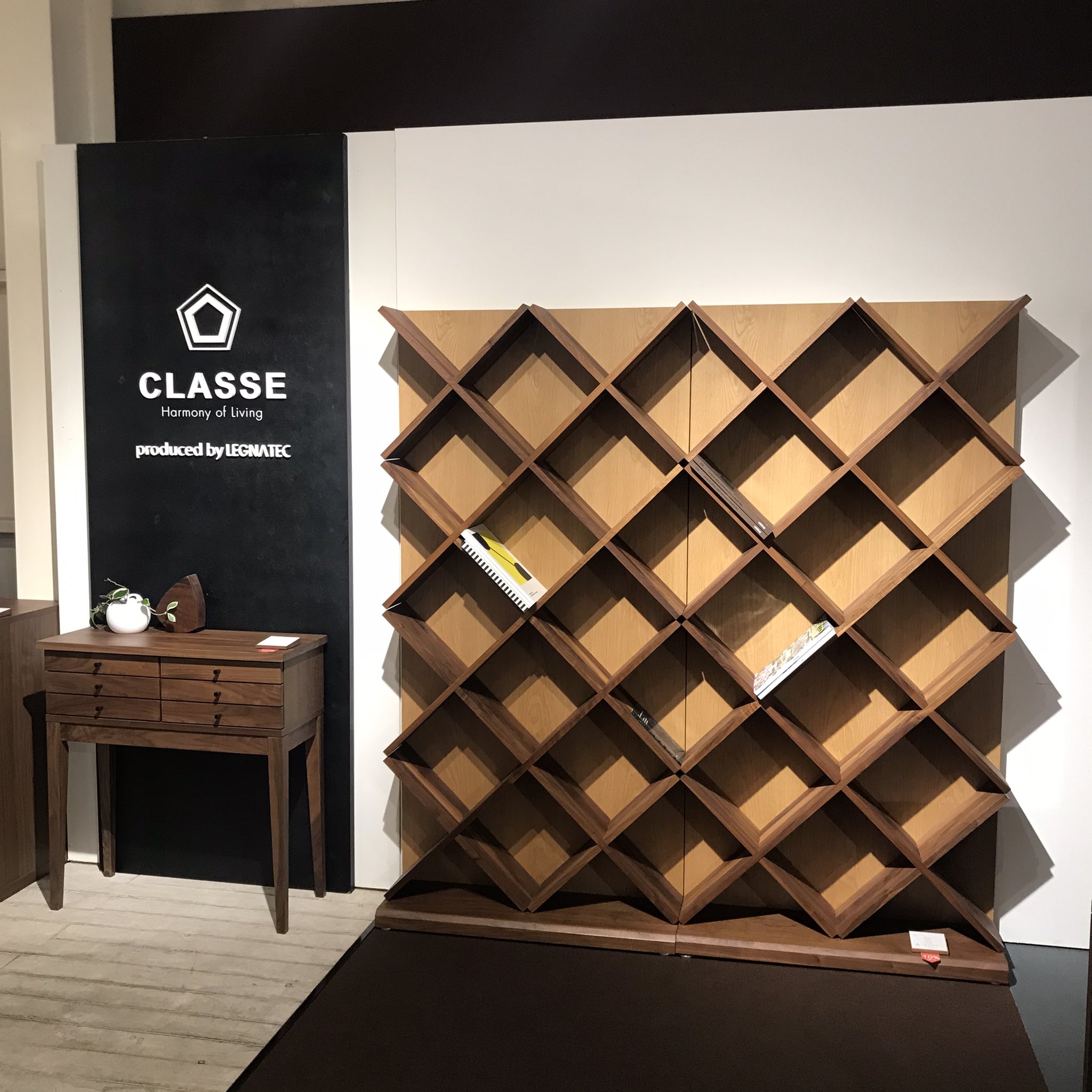 佐賀市南商工会青年部 サガミナ青年部員紹介 樺島賢吾さん 30歳 メイドインジャパンに こだわったものづくり 国道8号線沿いの 諸富町に工場を構える 木製家具の製造メーカー レグナテック株式会社 T Co Borqvdvyes サガミナ 佐賀市南商工会