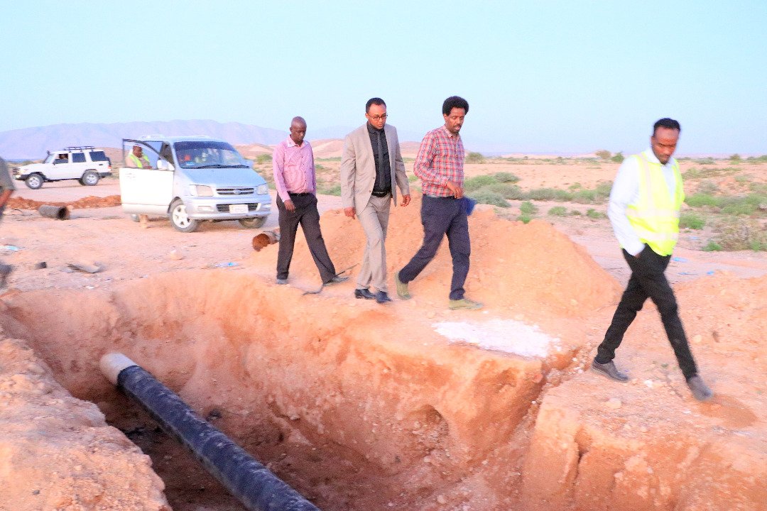 mhdirir's tweet photo. During my visit I met the Berbera Water Agency Director and his staff at the site where they have been doing a major reparation work of water distribution pipelines. I directly spoke with the technical team discussed with them the importance of their job to the nation. https://t.co/KrJQ1nEvIM