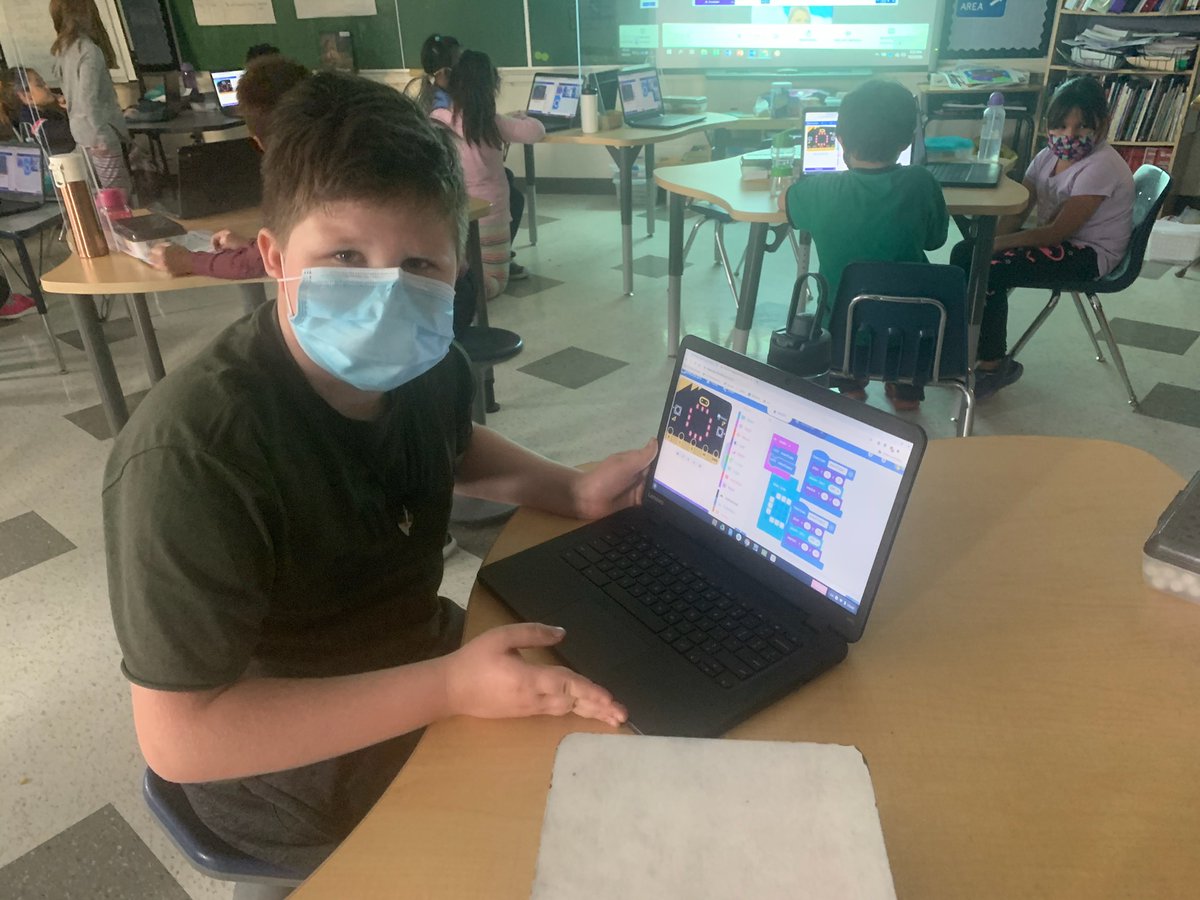 stmarysyorkton's tweet image. Grade 2/3&apos;s showing their learning from @sbarton99 to practice the computer language of coding #Thankful  #ComputationalThinkers #FutureSoftwareDevelopers
