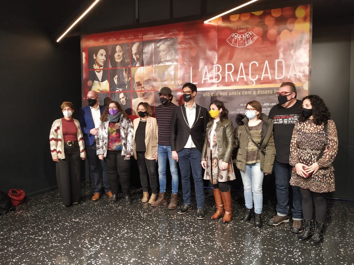 Avui hem anat a l’estrena del curtmetratge impulsat per les associacions de comerciants i de la mà del director Jose Luis Lopez. El podeu veure en aquest link youtu.be/wNfzOwnROeM