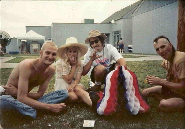 Progstureo's tweet photo. Layne Staley (Alice in Chains), Kat Bjelland (Babes in Toyland), Les Claypool (Primus) y Maynard James Keenan (Tool).

(Lollapalooza, 1993) https://t.co/xnO3xdEknB