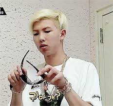 kimxbts7's tweet photo. Namjoon siendo el líder más torpemente adorable; hilo necesario https://t.co/WN8z7UP0kf