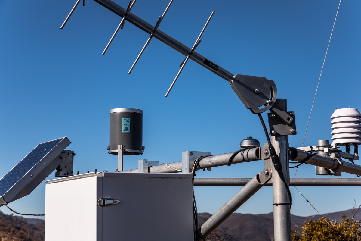 FTSEnviro's tweet image. A big thanks to @EricPersha of our sister company @davisinst and his wife for sending us these great photos of the Indian Valley Reservoir RAWS. Visit our website hubs.ly/H0Crkk80 to learn more #wildfiremanagement #wildfiremonitoring #RAWS