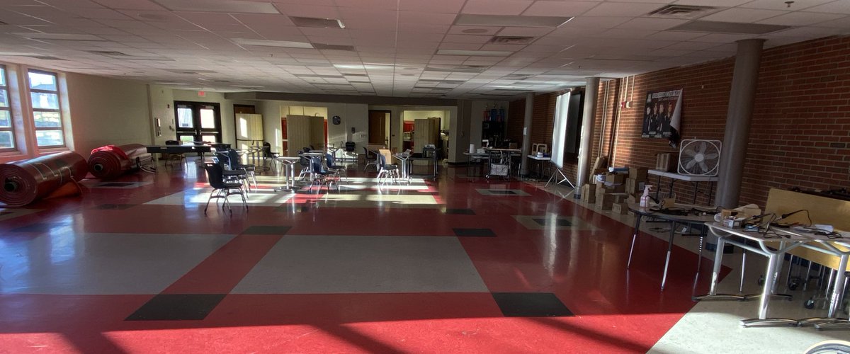 ACHS_Matcats's tweet photo. Before and after! Haven’t you guys heard? Christmas is on the 14th this year! https://t.co/CsTGsThv9m