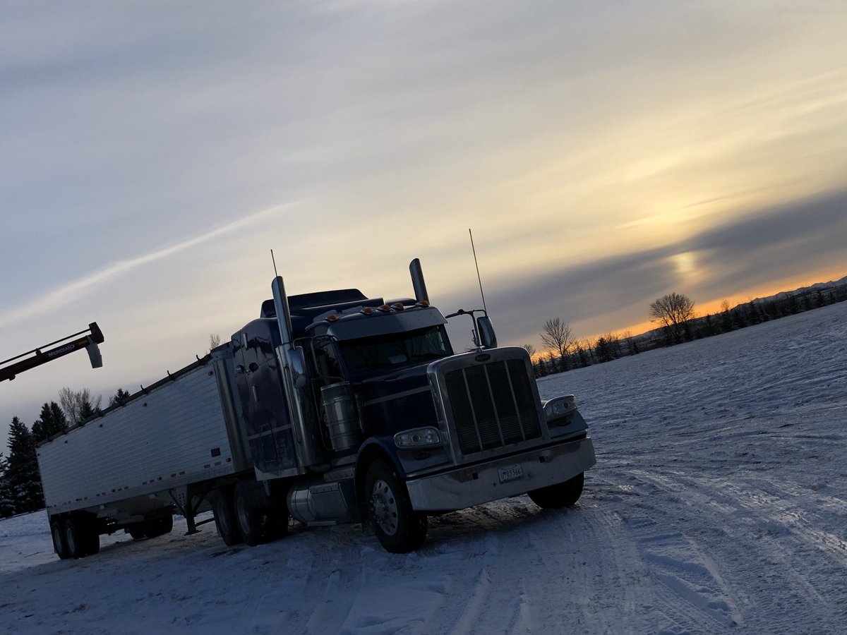 What a difference a day makes. Tuesday we were shipping grain in t-shirts and running shoes... today insulated coveralls and snow boots. Must say I prefer the former, and from the mechanical problems we had today, I know the equipment does too! 😳