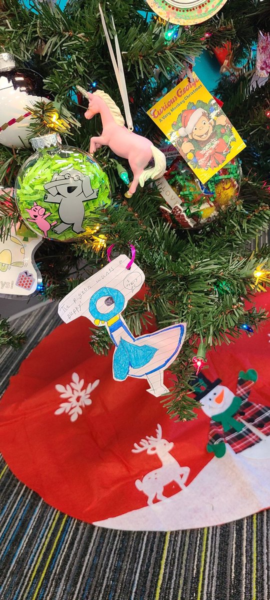 FoxLibraryKISD's tweet photo. Our Book Character tree in the @foxkisd library is so magical! So many amazing ornaments celebrating literacy! My β€οΈ is full! @KleinISD @kitacombs @KleinLibraries #LibraryPromise #foxtastic #FoxFamily https://t.co/6GZ16LmtzZ