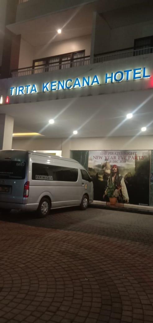 TransTeladan's tweet image. Bismillah Alhamdulillah Hiace teladantrans03 lg tour di Kota Garut , buat teladaners yg menjumpai atw melihatnya silahkan foto ran upload di ig mu tag kita ya..ada Giveaway kalian loh😉