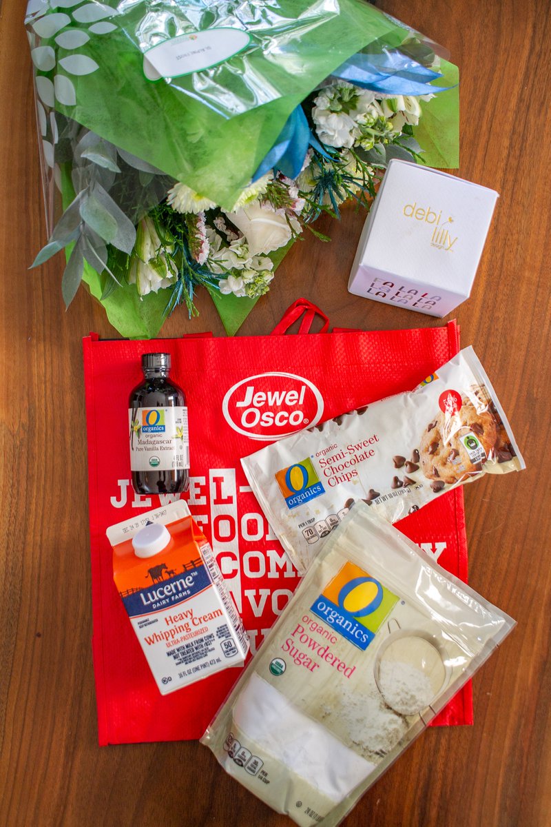 #ad One-stop shopping at <a href="/jewelosco/">Jewel-Osco</a> makes life and gift-giving easier. I picked up #LucerneDairyFarms and #OOrganics products to make chocolate truffles - plus fresh pre-arranged flowers and a seasonal candle from the #debilillydesign collection. Read more lnk2.io/wrLMQb9