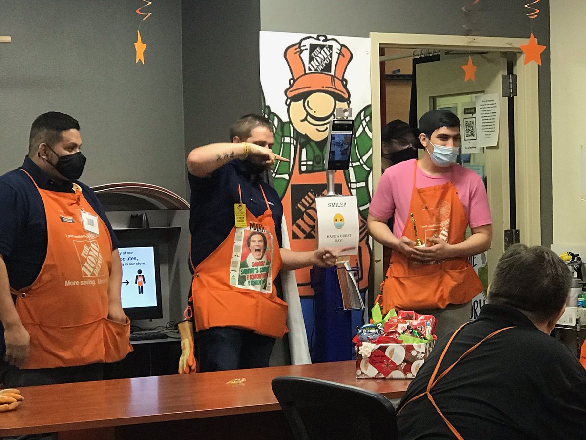 Penguingirl75's tweet photo. Thank you to the best freight team in the west!!! We appreciate all you do for us!! @TeamGlendale3 @jacki_mccord @nmc4me @misjudes @jdHD6481 @OrangeLiving10 https://t.co/0FA8H1Q3Hg